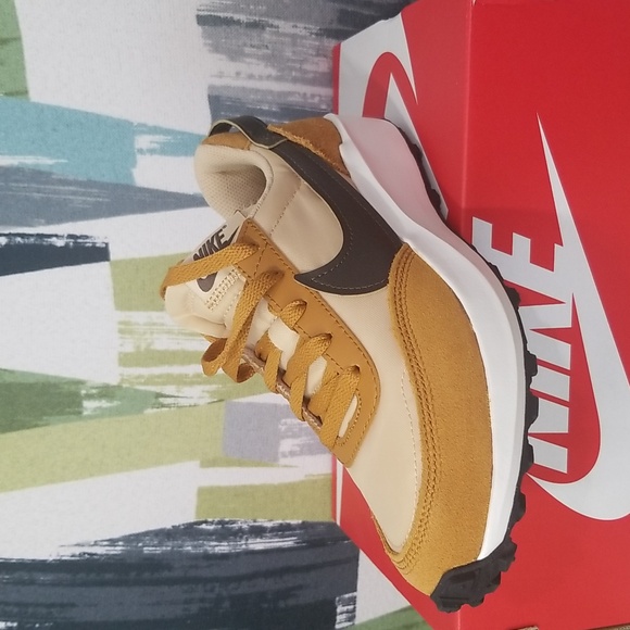 Nike Women's WMNS Waffle Debut In Brown Sesame Size 6 - Picture 4 of 11